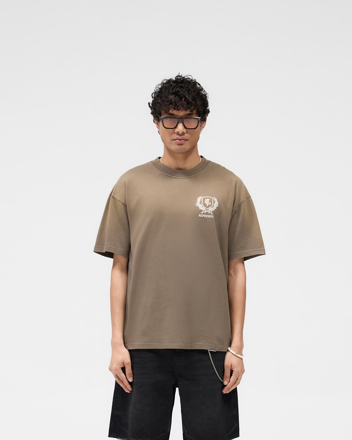 0096__0064_022125_SS25DROP2_CRESTSHIRT_DARKTAUPE_R10TTAILOREDDENIMSHORTS_BLACK